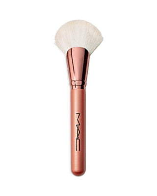 MAC Bronze Fan Brush 143S Bronzer Brush 143S